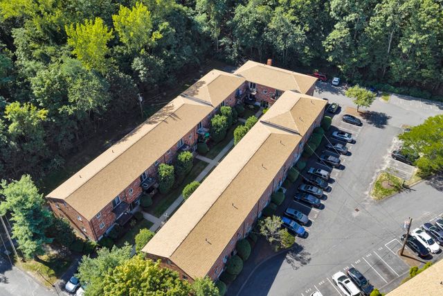 35 Westgate Rd 6, Boston, MA 02467