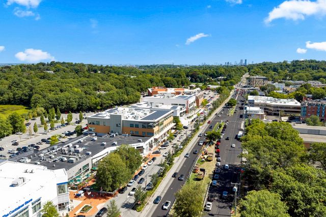 35 Westgate Rd 6, Boston, MA 02467