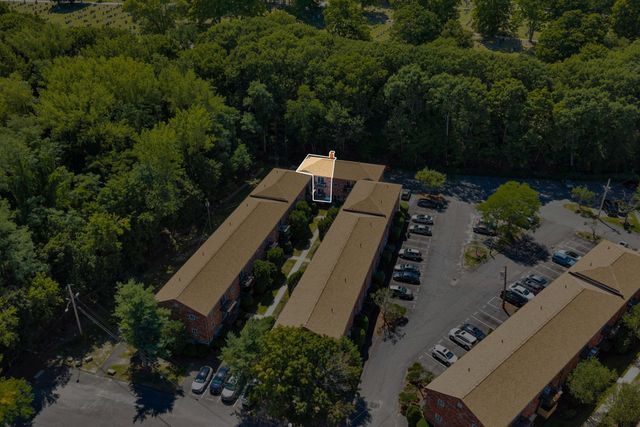 35 Westgate Rd 6, Boston, MA 02467