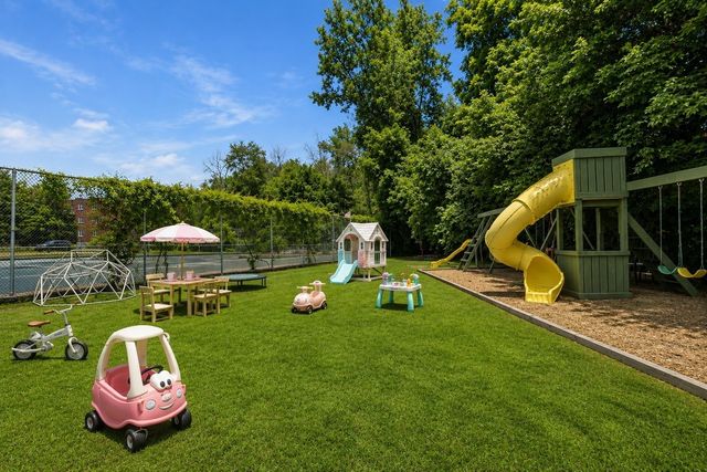 35 Westgate Rd 6, Boston, MA 02467