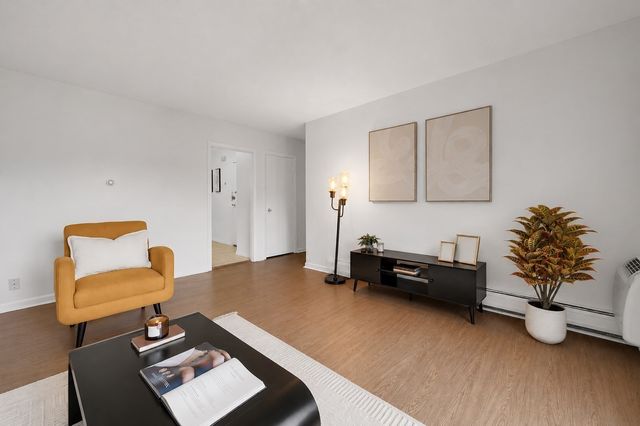35 Westgate Rd 6, Boston, MA 02467