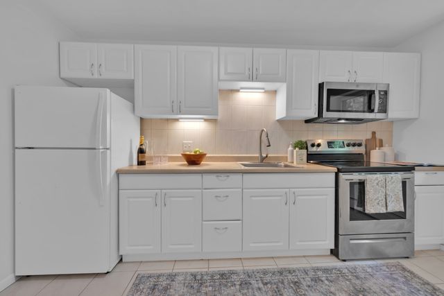 35 Westgate Rd 6, Boston, MA 02467
