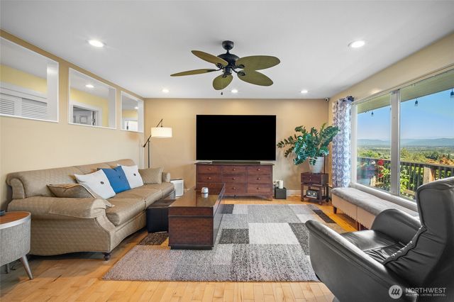 2459 Crestline Street, Ferndale, WA 98248
