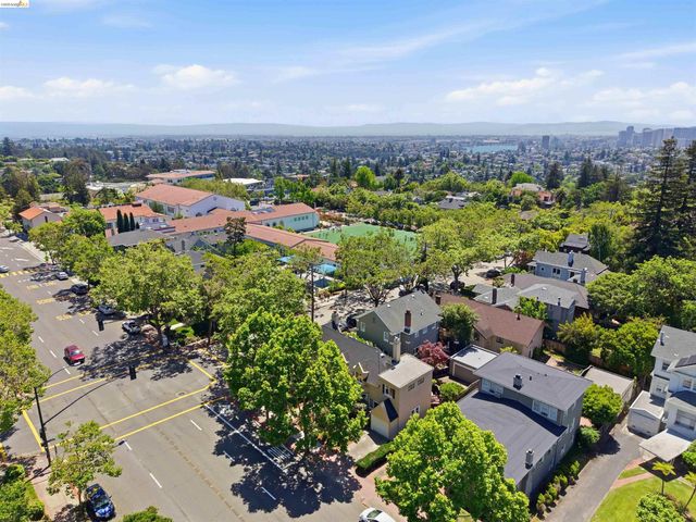 235 Highland Ave, Piedmont, CA 94611