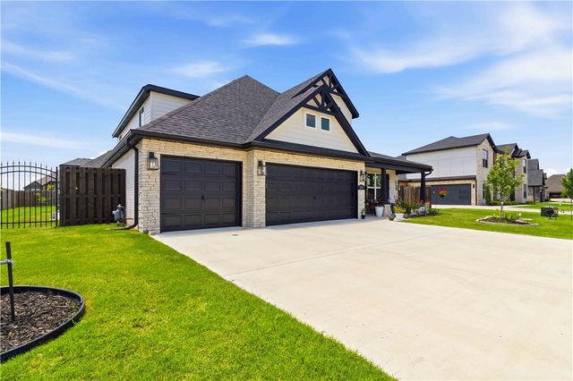 1171 Longbourn Drive, Centerton, AR 72719