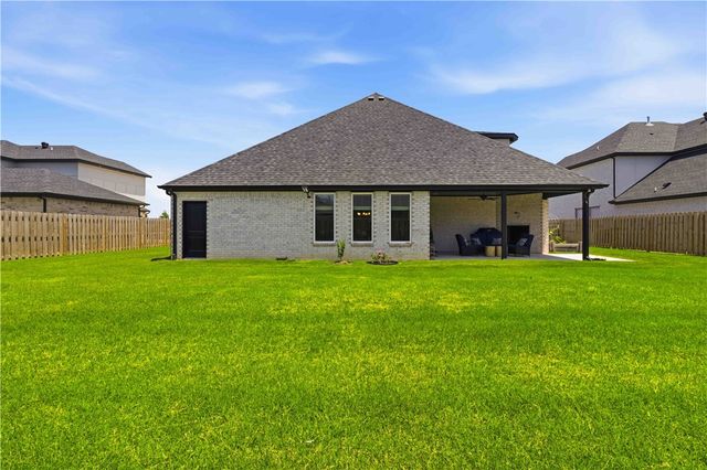 1171 Longbourn Drive, Centerton, AR 72719