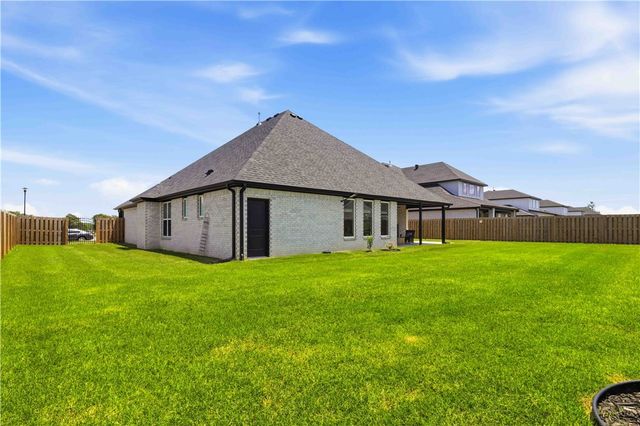 1171 Longbourn Drive, Centerton, AR 72719