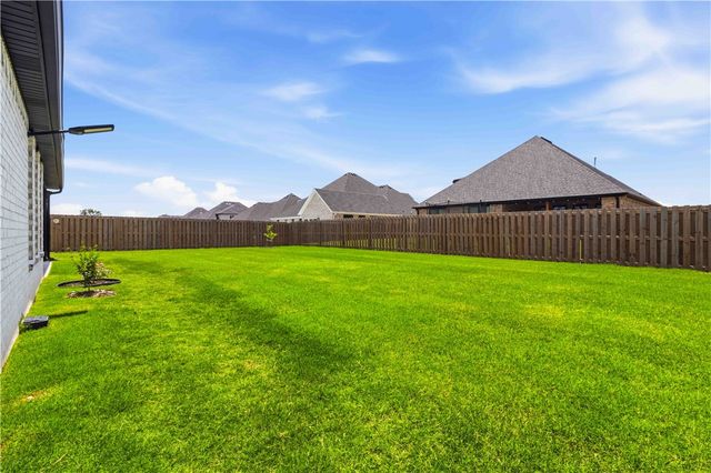 1171 Longbourn Drive, Centerton, AR 72719