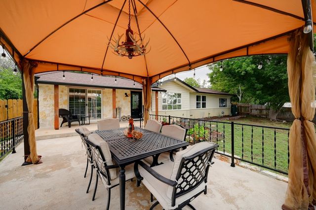 1518 Glen Rd, Kerrville, TX 78028