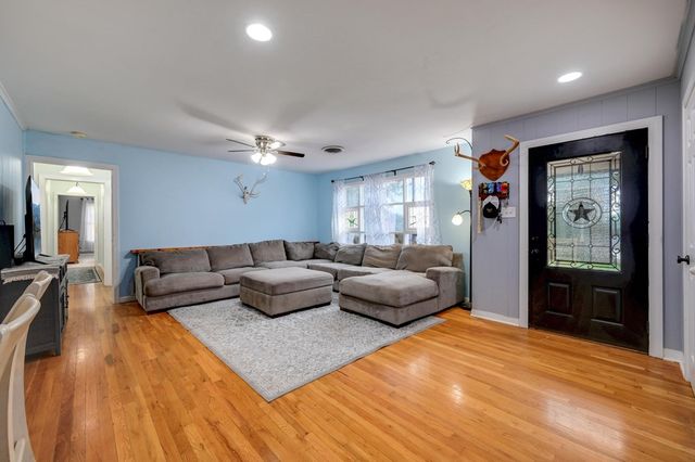 1518 Glen Rd, Kerrville, TX 78028