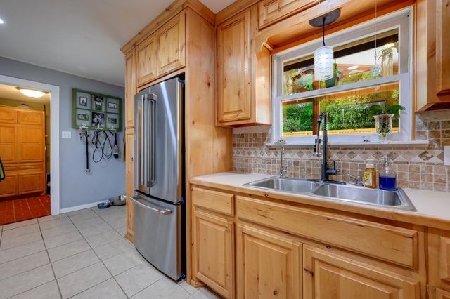 1518 Glen Rd, Kerrville, TX 78028