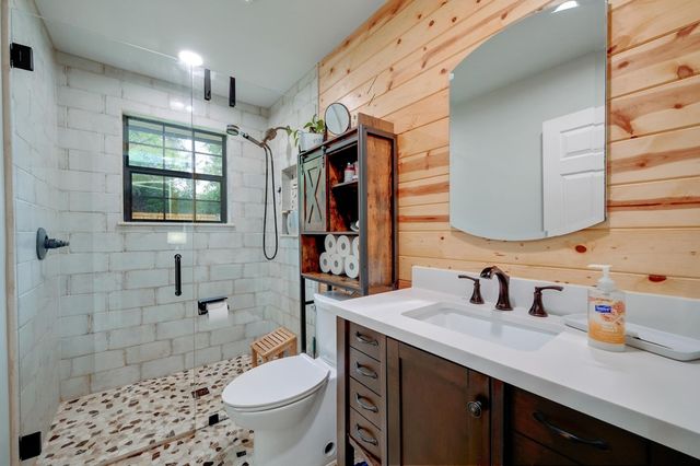 1518 Glen Rd, Kerrville, TX 78028