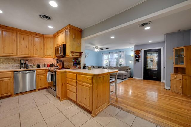 1518 Glen Rd, Kerrville, TX 78028