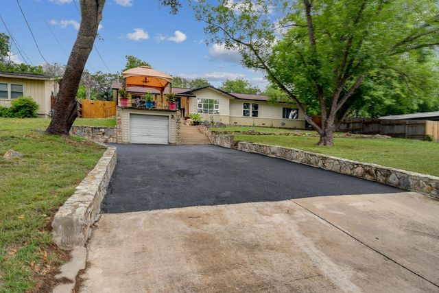 1518 Glen Rd, Kerrville, TX 78028