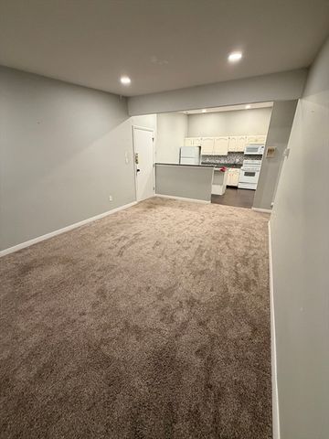 74 Beach St 2-11, Woburn, MA 01801