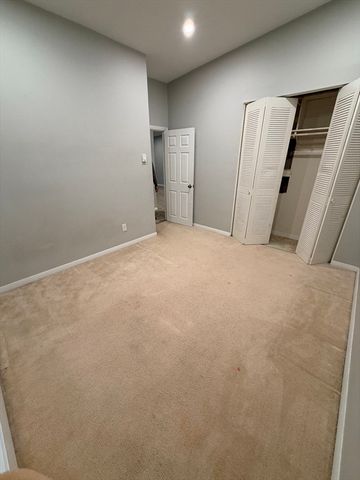 74 Beach St 2-11, Woburn, MA 01801