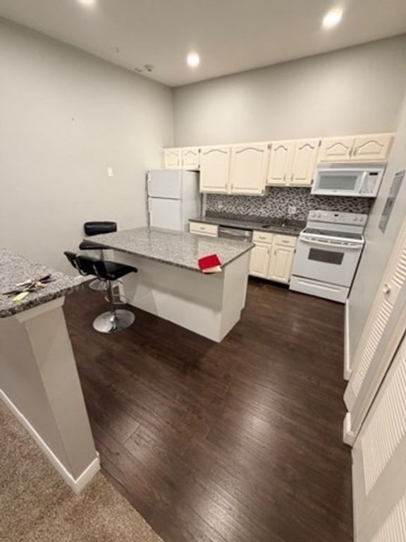 74 Beach St 2-11, Woburn, MA 01801