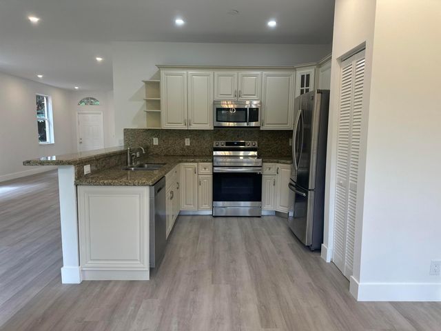 10702 NW 1st Court, Plantation, FL 33324