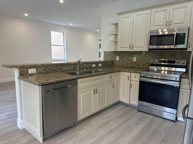 10702 NW 1st Court, Plantation, FL 33324