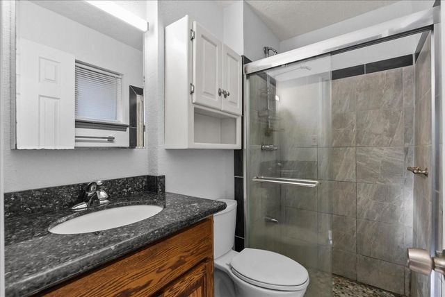 5207 Longshadow Drive, Dickinson, TX 77539