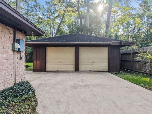 5207 Longshadow Drive, Dickinson, TX 77539