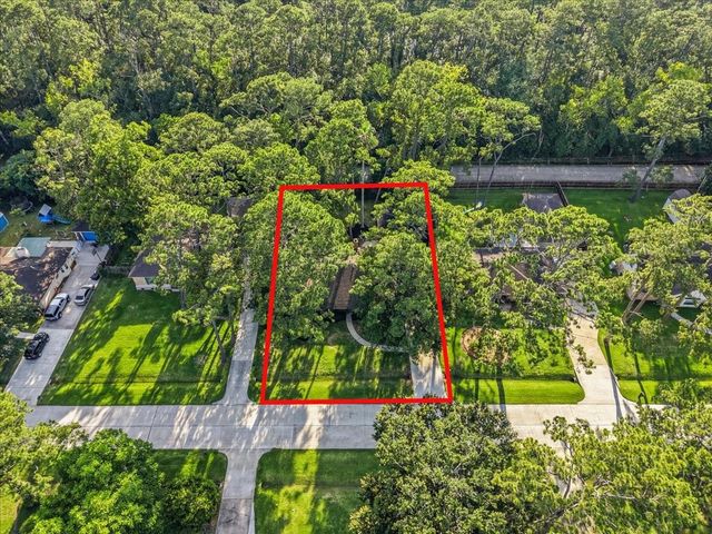 5207 Longshadow Drive, Dickinson, TX 77539