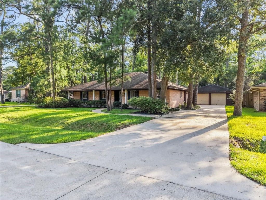 5207 Longshadow Drive, Dickinson, TX 77539