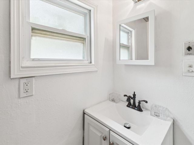 6518 S WEST SHORE CIRCLE, Tampa, FL 33616