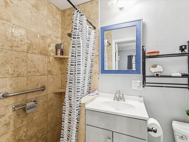 6518 S WEST SHORE CIRCLE, Tampa, FL 33616