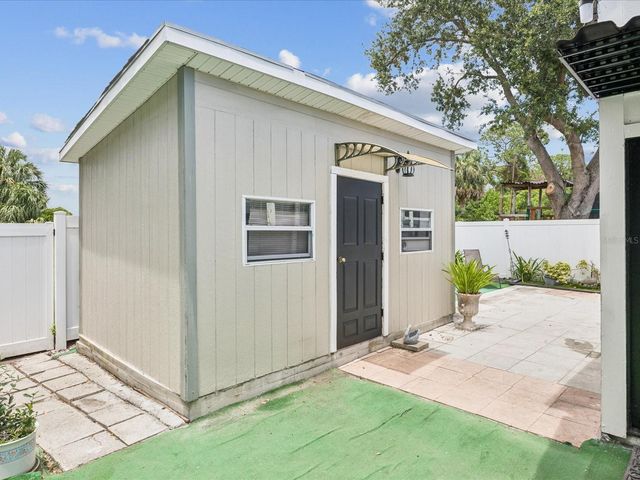 6518 S WEST SHORE CIRCLE, Tampa, FL 33616