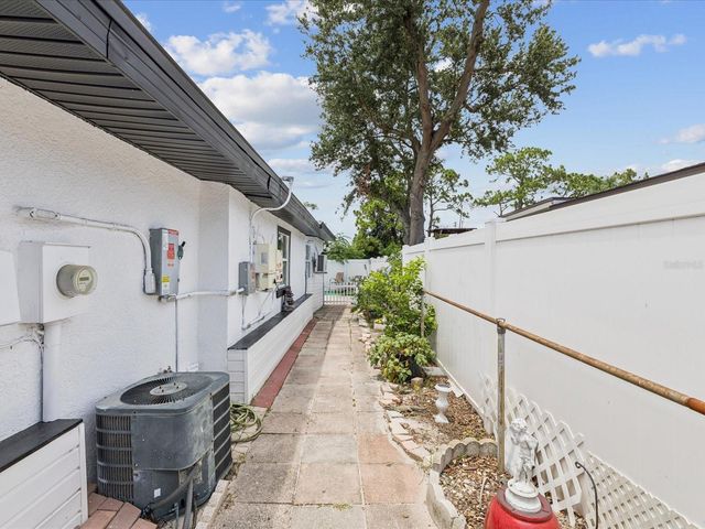 6518 S WEST SHORE CIRCLE, Tampa, FL 33616