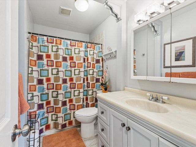 6518 S WEST SHORE CIRCLE, Tampa, FL 33616