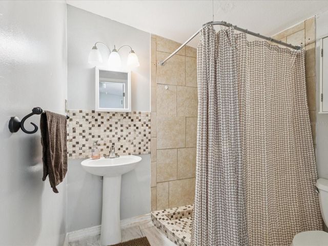 6518 S WEST SHORE CIRCLE, Tampa, FL 33616