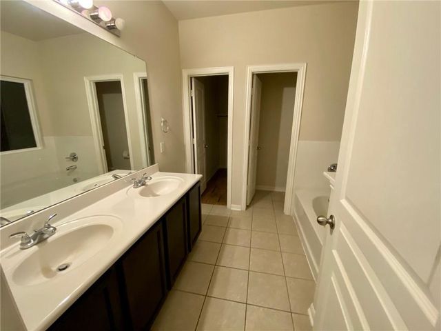 172 Hollis LN, Kyle, TX 78640