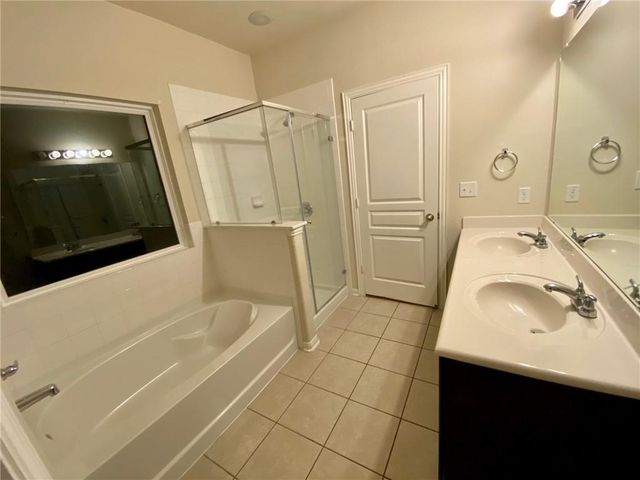 172 Hollis LN, Kyle, TX 78640