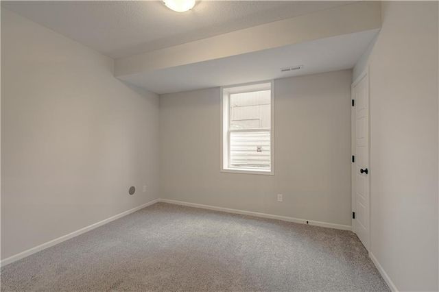 623 E 13th Street, Kearney, MO 64060