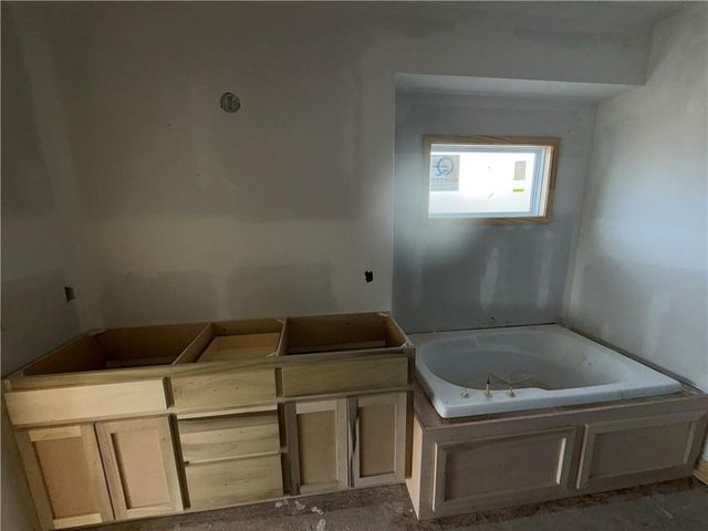 623 E 13th Street, Kearney, MO 64060