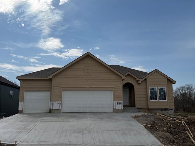 623 E 13th Street, Kearney, MO 64060