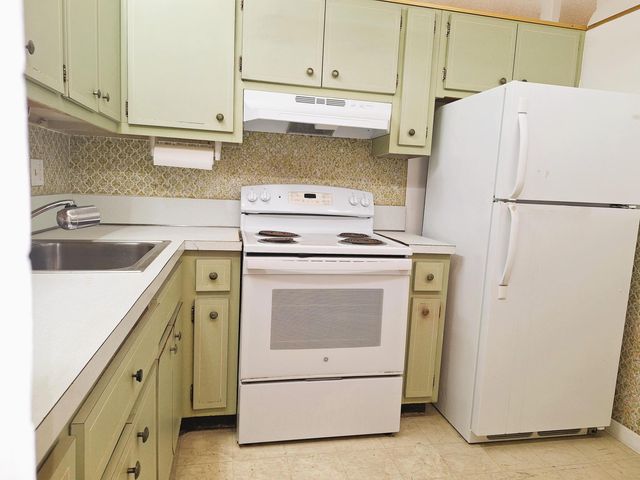 2900 NW 47TH Terrace 303B, Lauderdale Lakes, FL 33313