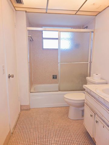 2900 NW 47TH Terrace 303B, Lauderdale Lakes, FL 33313