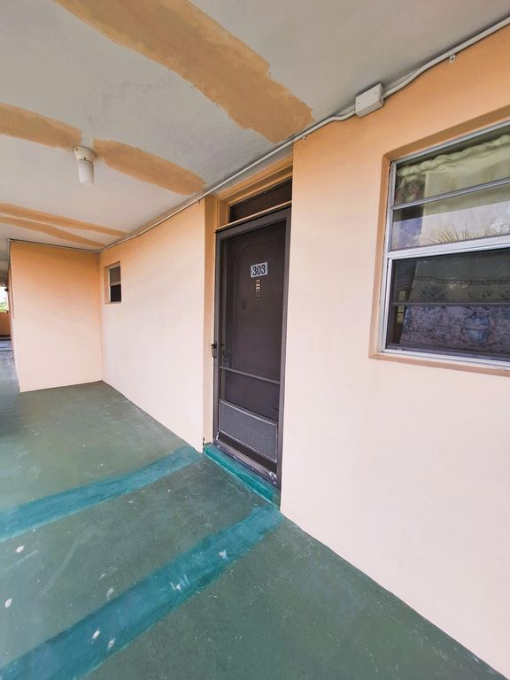 2900 NW 47TH Terrace 303B, Lauderdale Lakes, FL 33313