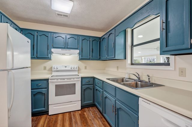 1423 Shadow Ln, Cookeville, TN 38501