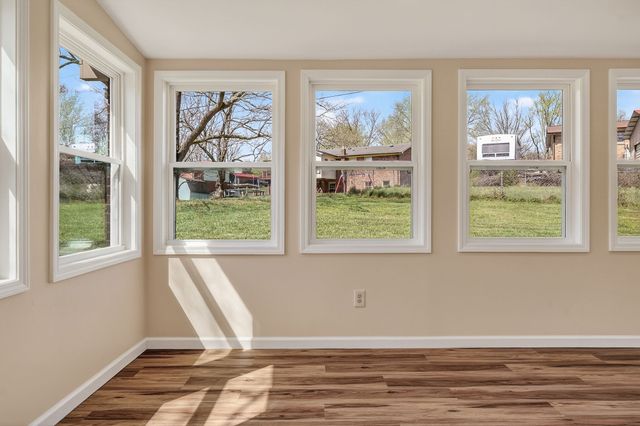 1423 Shadow Ln, Cookeville, TN 38501