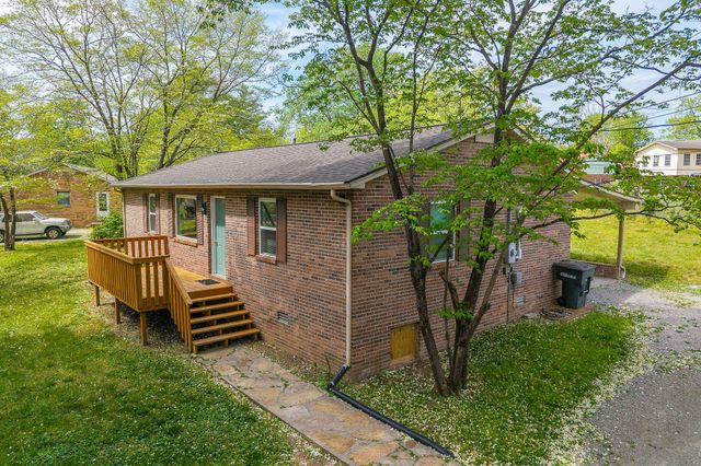 1423 Shadow Ln, Cookeville, TN 38501