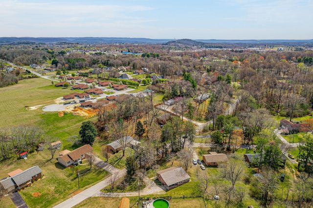 1423 Shadow Ln, Cookeville, TN 38501
