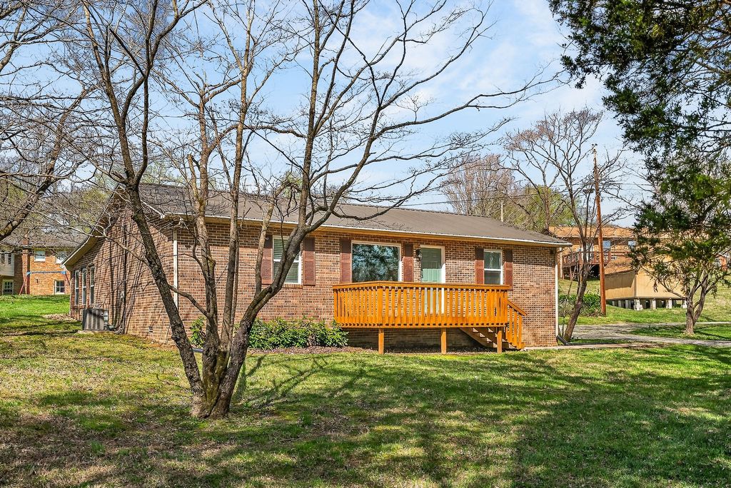 1423 Shadow Ln, Cookeville, TN 38501