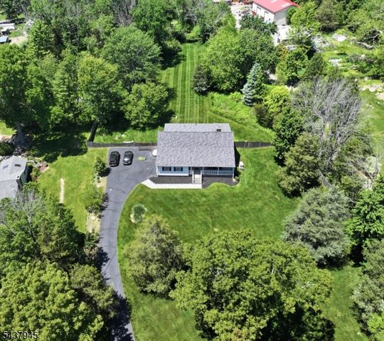 18 Roslyn Rd, Frankford Twp., NJ 07826