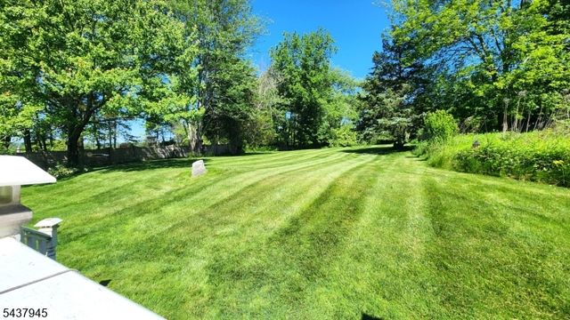 18 Roslyn Rd, Frankford Twp., NJ 07826
