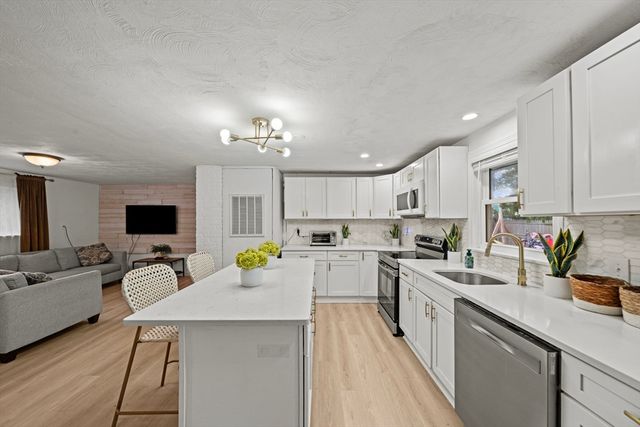 356 Hovenden Ave, Brockton, MA 02302