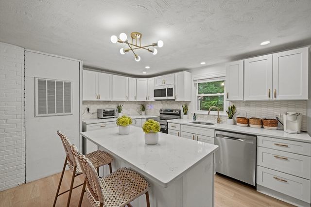 356 Hovenden Ave, Brockton, MA 02302